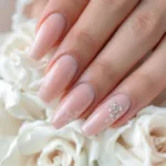 scopri idee unghie sposa perfette per il grande giorno, tra gel e semipermanente, per un look elegante e duraturo.